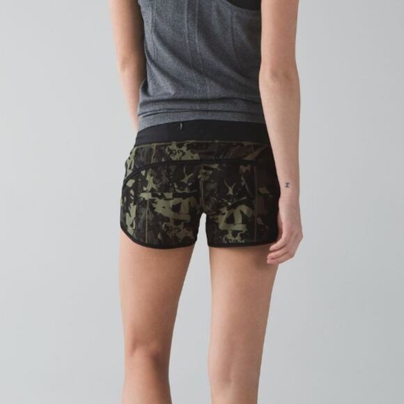 Lululemon Pop Cut Fatigue Green Black H20 Speed Up Shorts 10 - Picture 11 of 12